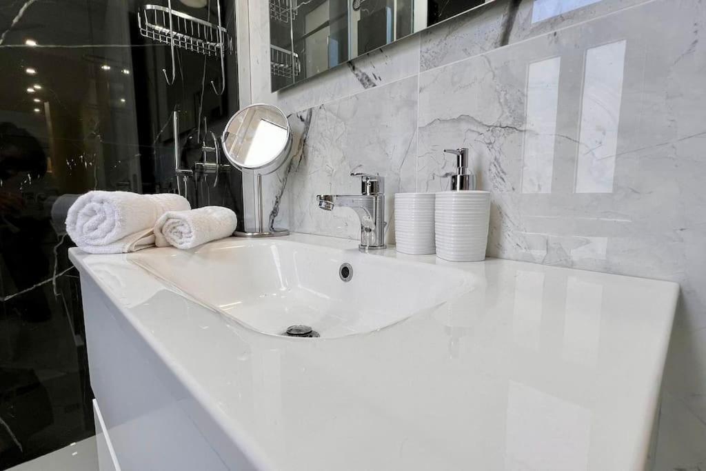 Urban House - Modern Flat Navigli Milan Center Appartement Buitenkant foto
