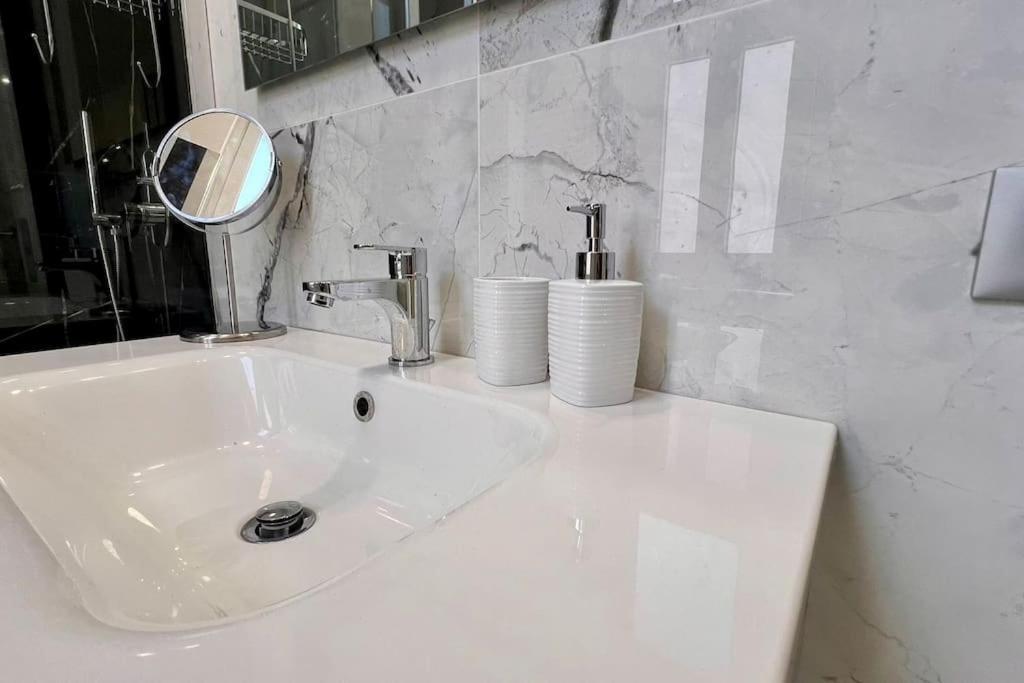Urban House - Modern Flat Navigli Milan Center Appartement Buitenkant foto